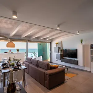 I Mori Luxory - Attico Mansardato Con Incantevole Vista Mare , SantʼAgata di Militello Italia